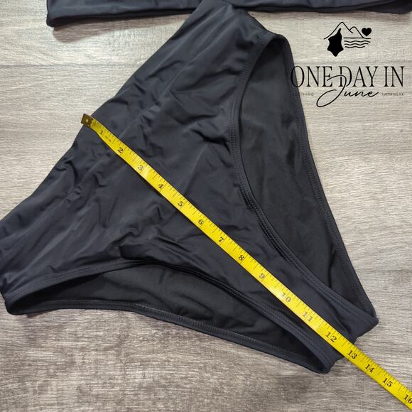 CharmLeaks High Cut Bikini Swimsuit Size M - Picture 3 of 4